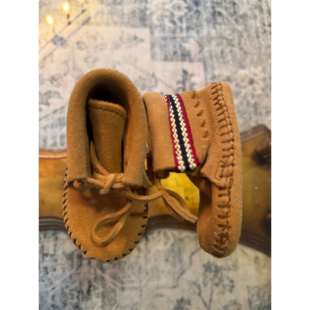 Minnetonka Infant Suede Moccasin Booties Tan Woven Trim Size 2 1101